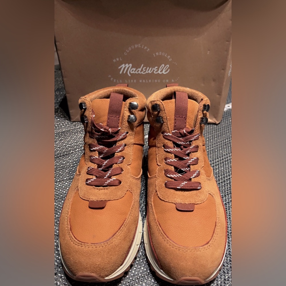 High-top kickoff trainer sneaker in suede.